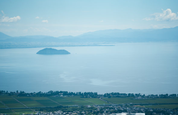 滋賀県の山から琵琶湖を撮影